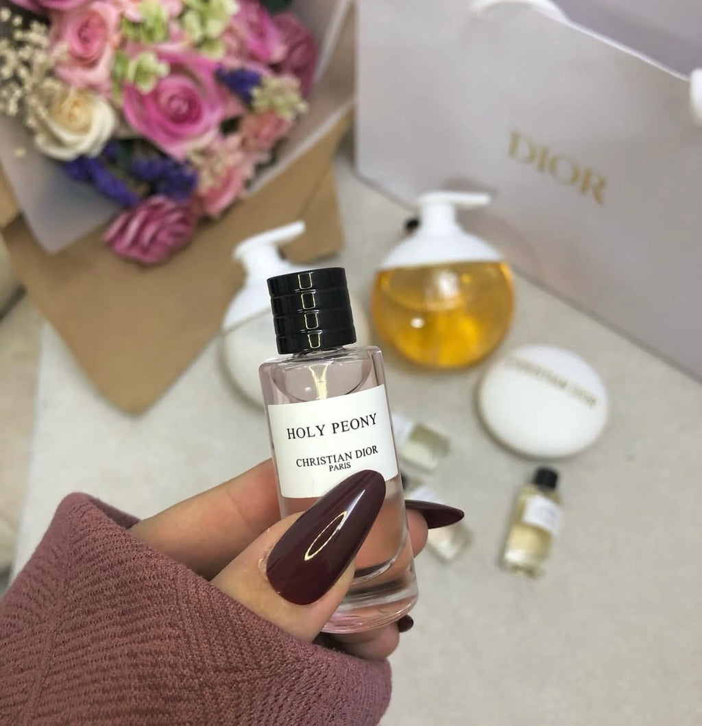 DIOR – 8 Piece Mini Perfume Discovery Set
