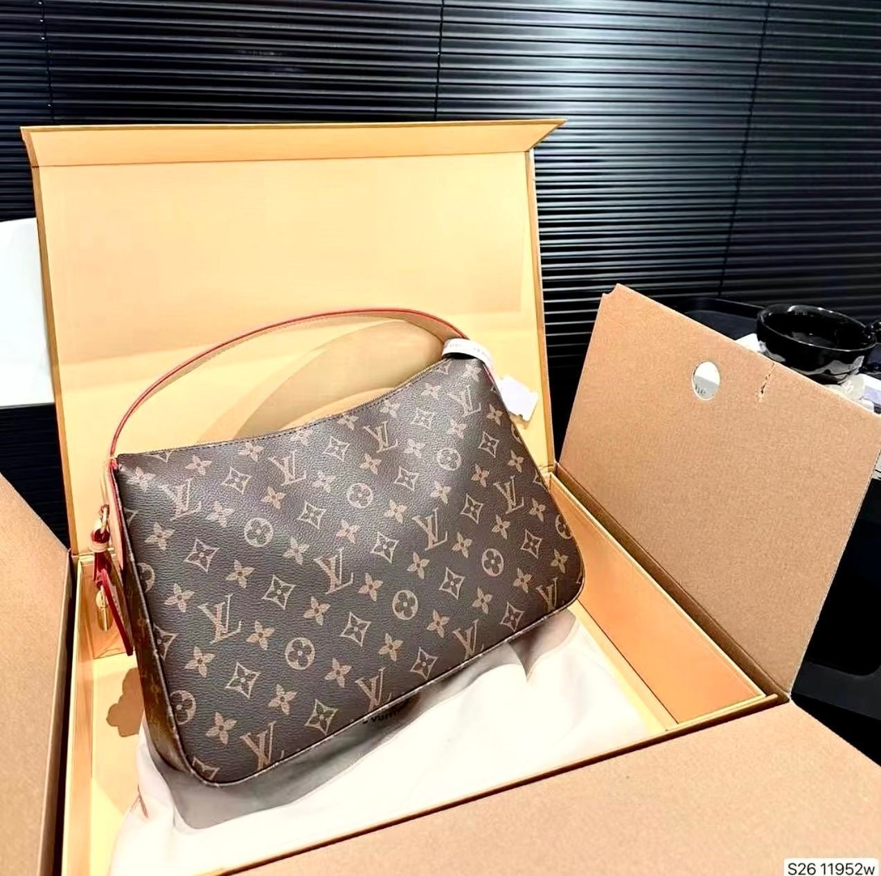 Louis vuitton tote bag